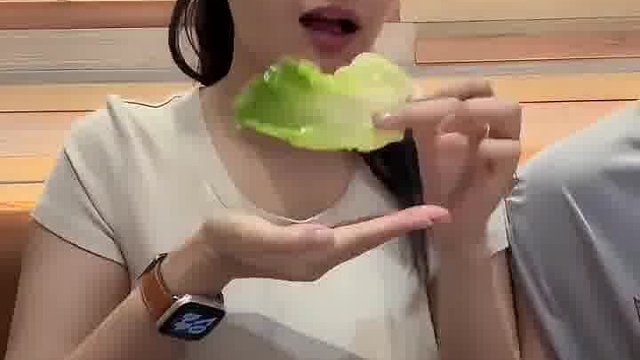 你就给她沾点尿
