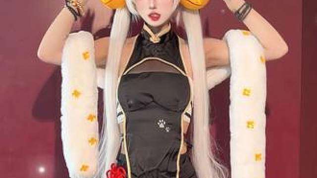 你小子 算盘珠子崩我脸上了.. 
正常cos穿搭 无