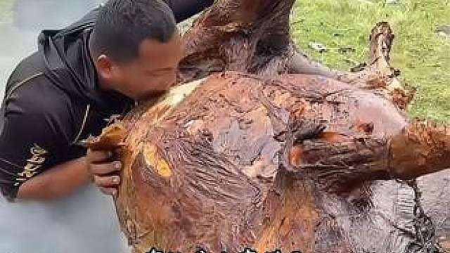 烤全牛抱着整头啃，铁锅大块炖肉，吃得酣畅淋漓