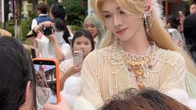 小兔子能有什么心思 只是希望姐姐更开心罢了