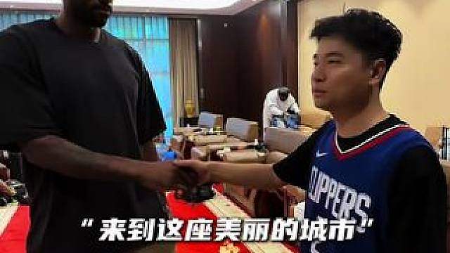 已经接到伦纳德，首个TO签，我必须送给粉丝，期待今晚的百分大战