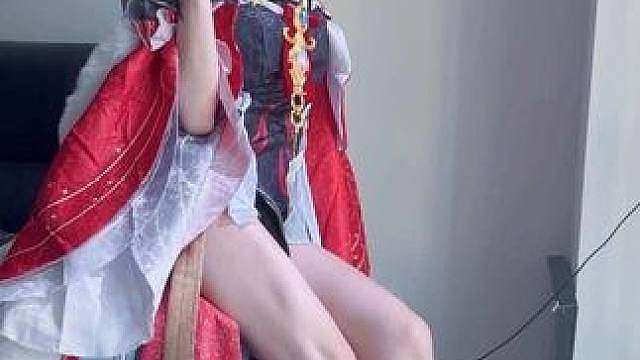 我们岁主大人从来不自己穿鞋
