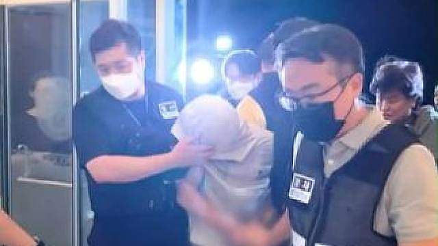 25岁中国女留学生在韩国遇害，嫌疑人被捕画面曝光！曾自称“男友”报假警干扰调查