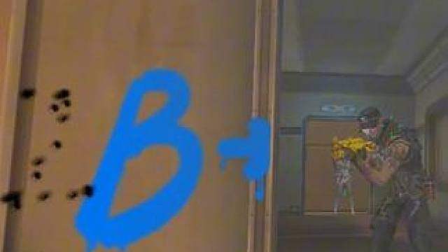 白狼：站在那里总感觉怪怪的？？？ #