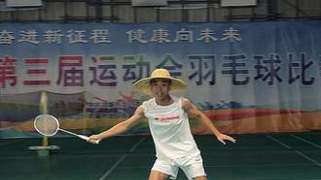 老百姓饭后的羽球广场舞步伐。