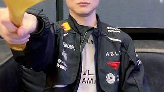 传奇对局，魔王降临！Faker 前来送上祝福！ 六冠荣光助阵铲铲五载，让我们一起，金铲铲，启动！
#