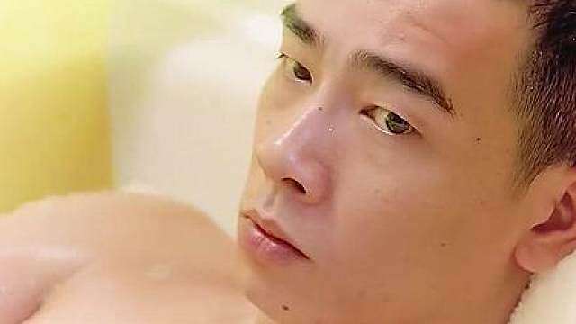 杀手们想要暗杀男人，不料却被他给反杀
