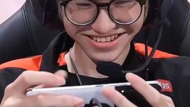 一诺孙尚香被日本SZ选手单杀，一诺被单杀笑的比对面还开心！