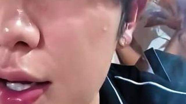 子圣：我头上只有你一个人了
童：我头上没有人了
现在798真的做到了越来越好甚至是最好了
