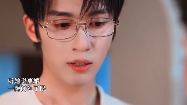猩红的眼眶含着泪，谁又能想到，我见犹怜，腹黑，性张力拉满，竟同时出现在男主身上！你要是早这样那还有离
