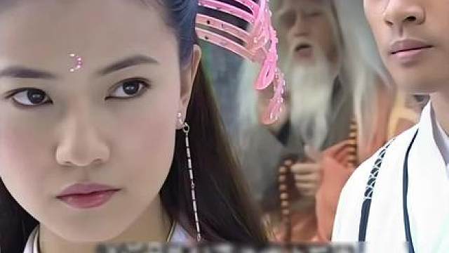 同样修炼九阴白骨爪！黄衫女子数招碾压周芷若！