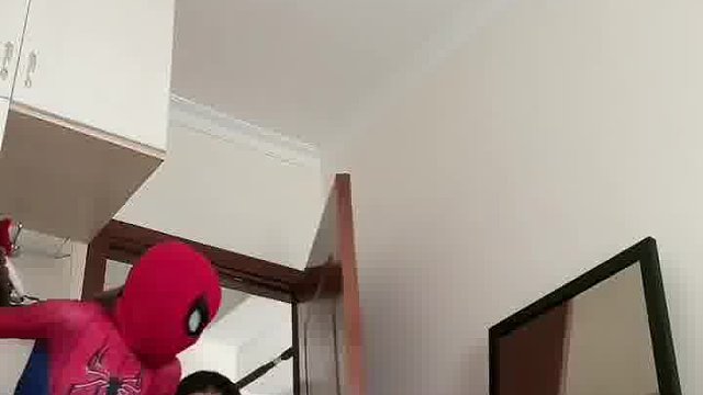 梅姨还是知道了彼得的身份