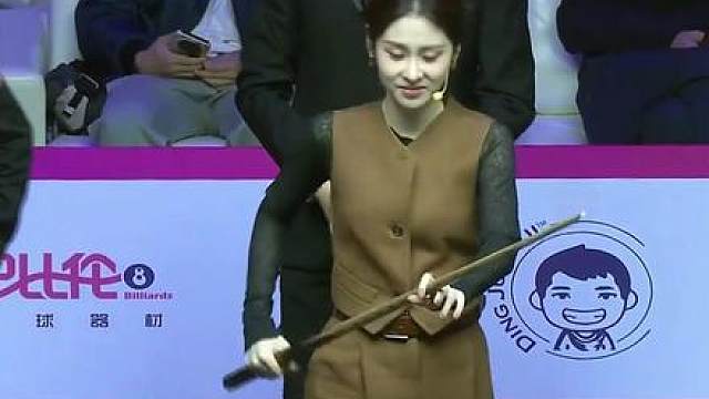 张碧晨跨界打斯诺克，魔术师墨菲当场打电话搬救兵