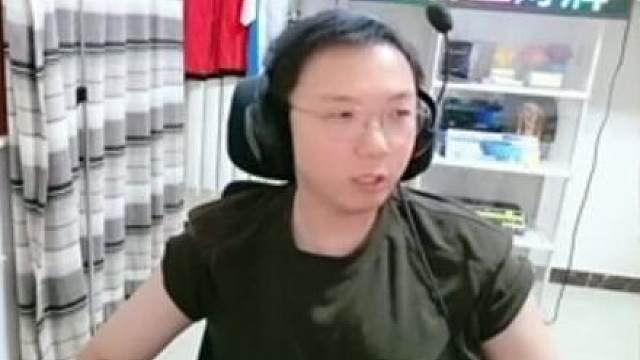 米哥和白鲨三叉戟打了一场质量局被深深折服，感受了什么是白鲨的临场反应速度