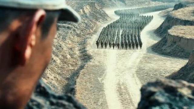 一万多的敌军兵团来袭，李峰送给李云龙的新武器正好一打一！