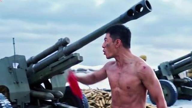 155重炮轰兴南港！李云龙反斜面硬刚美军舰队！