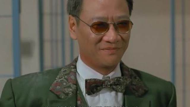 论穿帮的艺术还得看经典港片！力王举起60吨钢板的这场戏，也太 能扯犊子了！