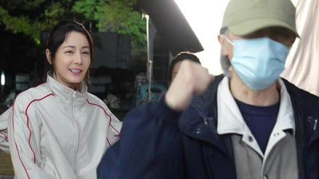 真是一场酣畅淋漓的“发疯”式表演。