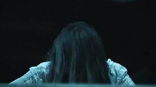 盗墓贼进入古墓，竟看见陪葬妃嫔死而复活！