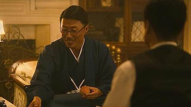 小日子和亲日派都威逼利诱中国商人田家泰合作，他只凭三言两语便反客为主，每句话又都藏着第二层含义！