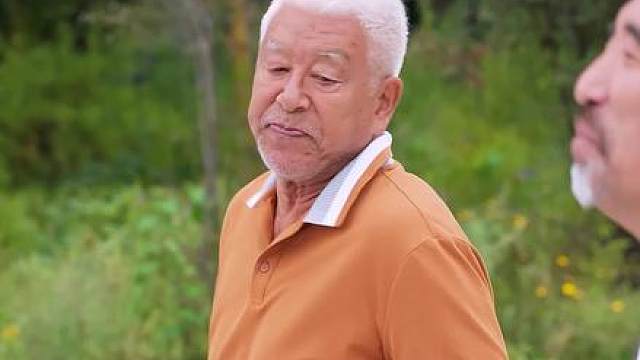 谁说黄昏恋最纯粹？60岁大爷写诗表白、网贷刷礼，最后竟是骗大妈养老金！