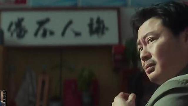 看似荒诞的故事却反映了最真实的一面！ 父母竭尽全力的爱却变成了困住孩子的牢笼