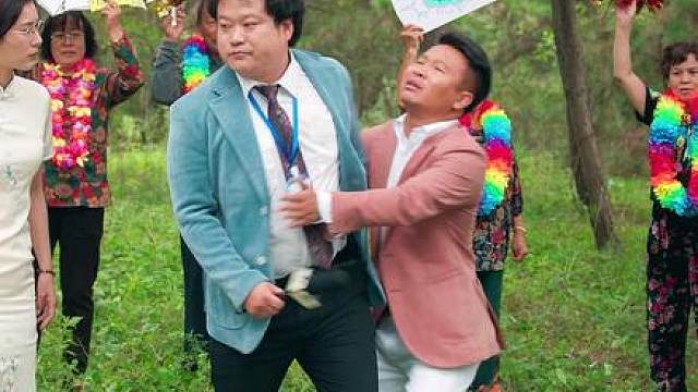 二龙湖惊现恐龙，记者纷纷报道！