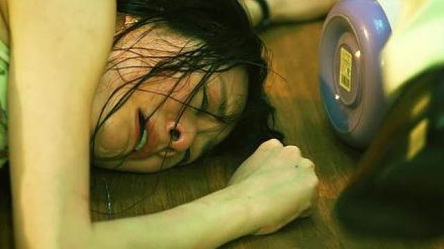 表面上他是著名慈善家，背地里却无恶不作！这次踢到钢板上了！