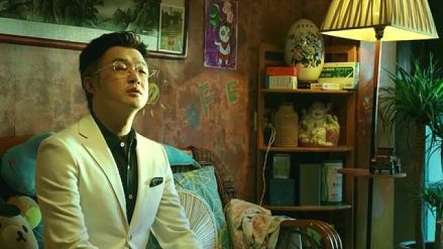 表面上他是著名慈善家，背地里却无恶不作！