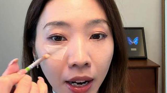 三部搞定立体上镜小脸妆容 到底谁还不会化高光和修容 我一个个来教