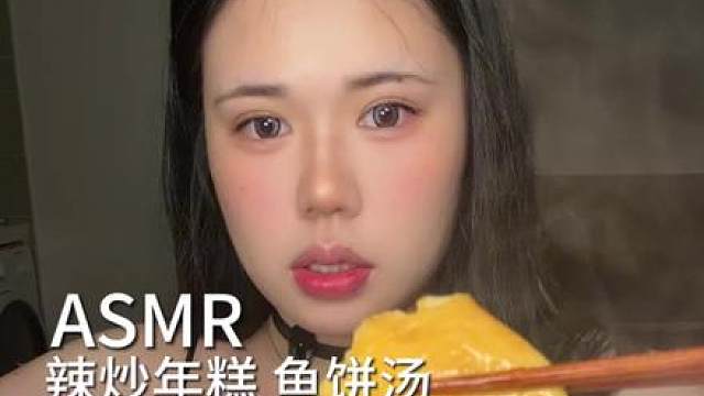 辣炒年糕鱼饼汤 韩国国民混合咖啡 我超久没吃辣炒年糕和鱼饼了，正好最近在家调饮料上瘾，去emart超市买了韩国国民咖啡麦馨咖啡。是不是从包装开始韩剧感就开始了？韩国人从小喝到大的经典hhh，现在有好多新味道哦，现在还是小韩伴手礼首选之一，这个黄色一看就知道是他们家了。