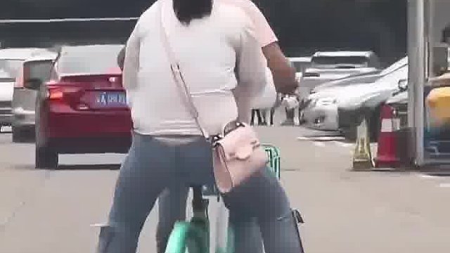 俩人咋坐的呢