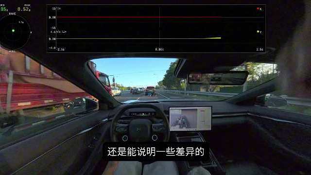 这操作看得我手心冒汗！面对车流密集、入口极窄的充电站，小鹏智驾竟能连续大幅转向，一把丝滑入位。连老司