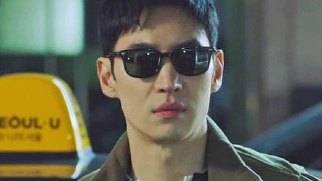 韩国财阀版的“真人抓娃娃”《模范出租车》