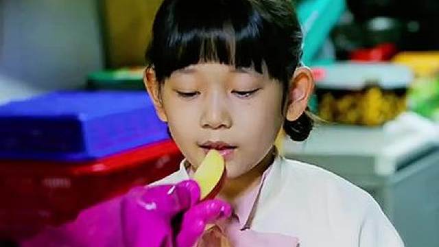 狠心妈妈竟为骗保，竟然开车压在女儿腿上