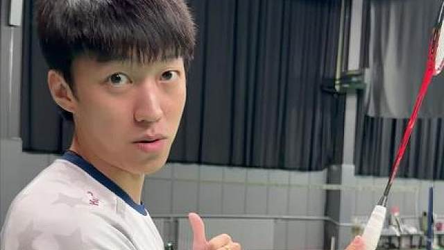 如何正确握拍