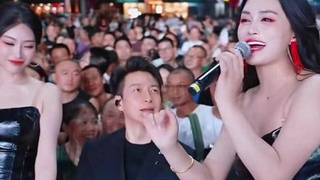 生活偶尔心情小糟糕，但姿态一定要拿牢。做独一无二的自己，百媚千娇，自在逍遥。