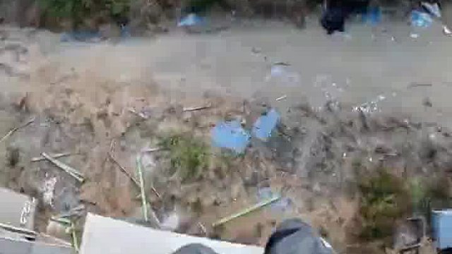 下楼，不一定从楼梯。  -