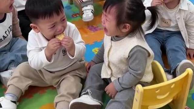 幼儿园第一天开学小孩哥火上浇油