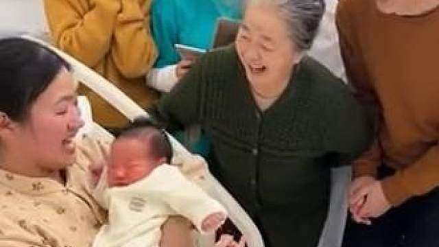 看主页更多离谱镜头