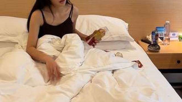 欢迎收看06年电竞少女流浪成都的一天