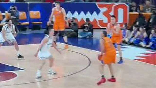 心里又期待又捏把汗！FIBA洲际杯北京站正式开启，北控与上海大鲨鱼两支本土俱乐部，迎来实打实的世界级赛场大考。