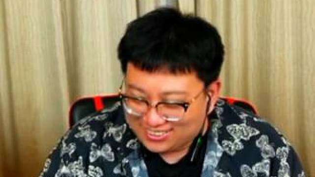 意识DT再现神级发言，直接让三位解说集体破绷。