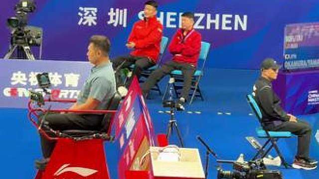 什么，主教练正在热身
