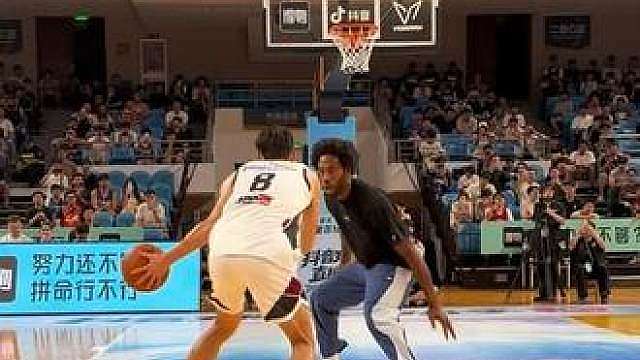 这个夏天，NBA现役球星排着队和白晶打百分大战，第四位挑战者狄龙已经就位，白晶能过15分吗