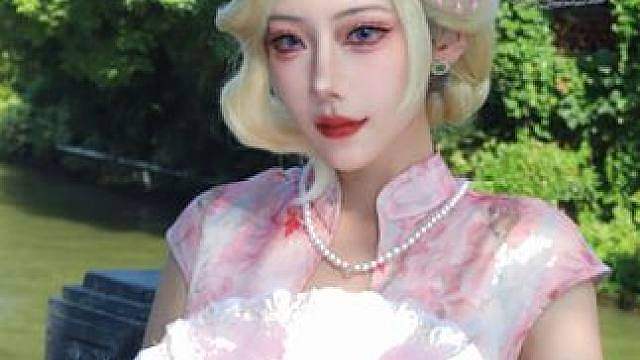 当景区摄影拿着平板过来时……