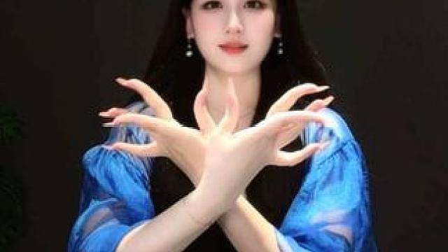 人生路可以用脚走，可以用手跳，只要心有所向，前行依然不晚。 #