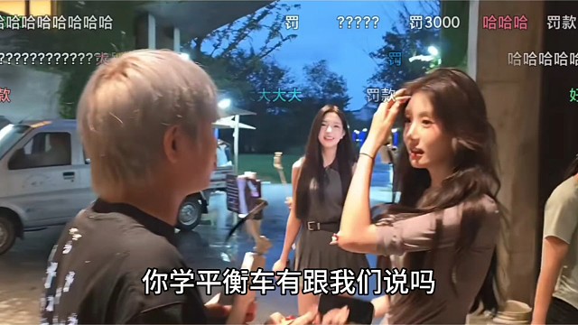 抱抱偷玩平衡车被童锦程罚款，壮壮大锤在旁边看热闹笑了