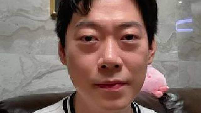 Moon今晚19点直播，明天回家。 他的中文是不是越来越好了？