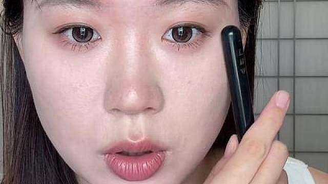普通人化妆只需要一点修容提亮，就能轻松换头！
